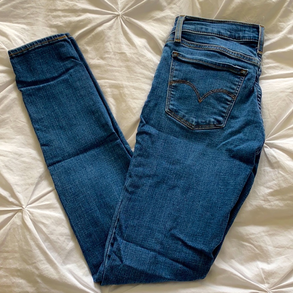 Levi’s 710 ripped skinny jeans